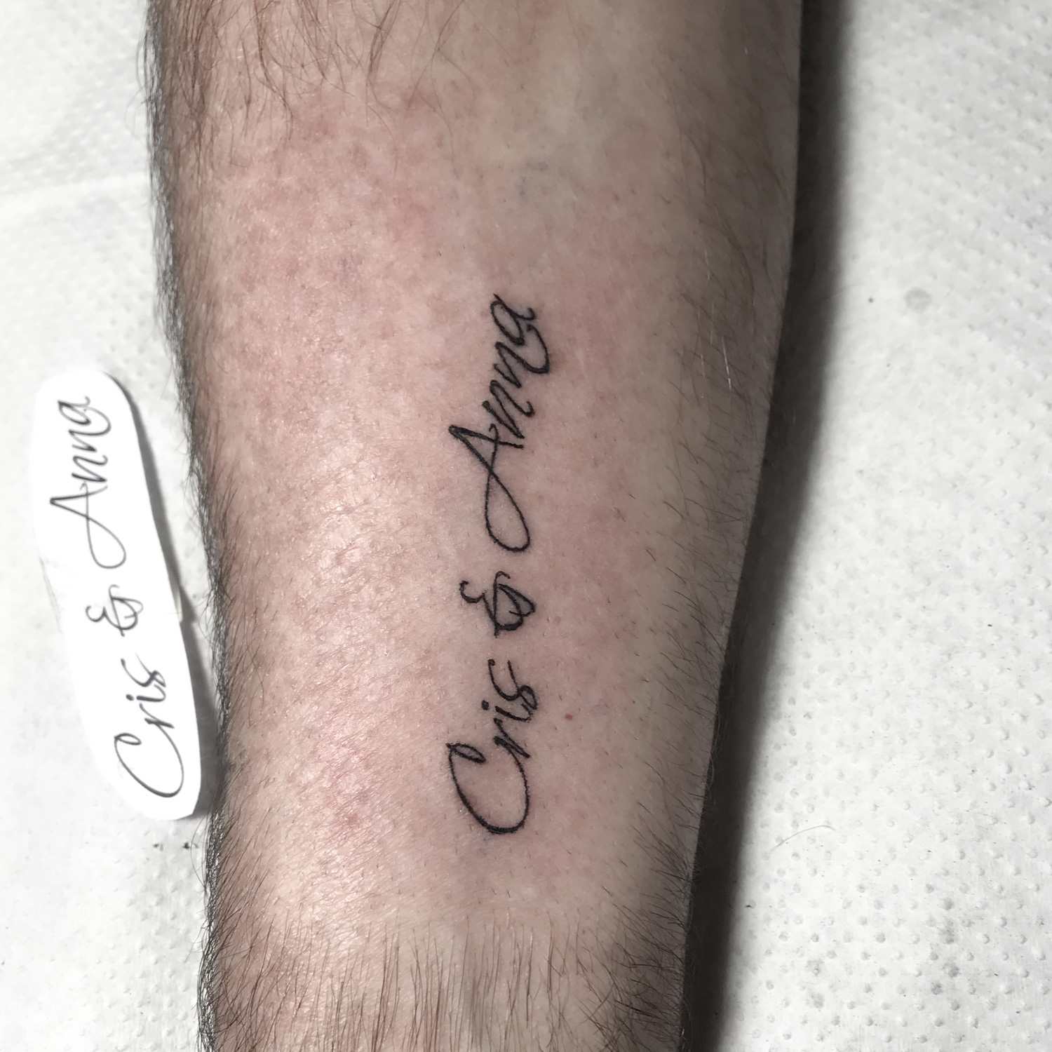 Tatuaje lettering de "Cris & Anna"