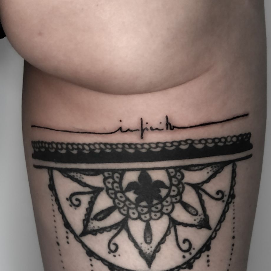 Tatuaje lettering de "infinito"