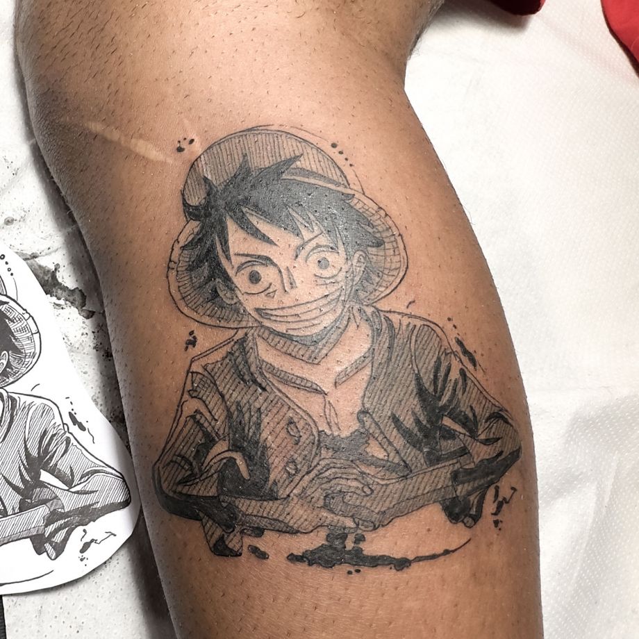 Tatuaje black work estilo sketch de Luffy de One Piece