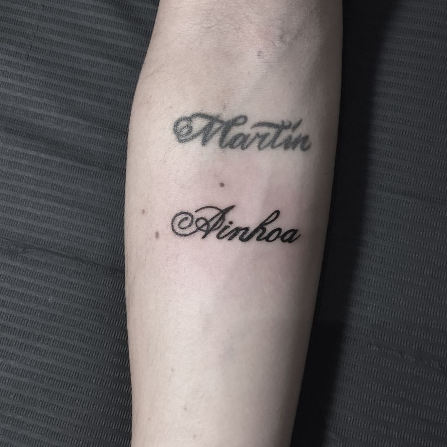 Tatuaje lettering de "Ainhoa"